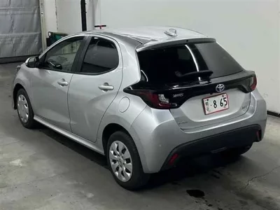 Toyota YARIS  с аукциона в Японии