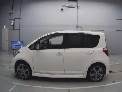 Toyota RACTIS  с аукциона в Японии