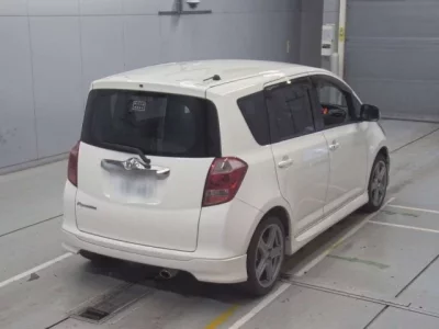 Toyota RACTIS  с аукциона в Японии