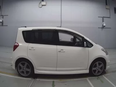 Toyota RACTIS  с аукциона в Японии