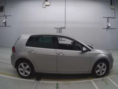 Volkswagen GOLF  с аукциона в Японии