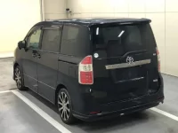Toyota NOAH лот № 3710 оценка R  с аукциона в Японии 1