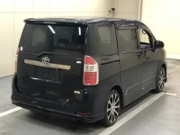 Toyota NOAH лот № 3710 оценка R  с аукциона в Японии 3