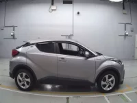 Toyota C-HR лот № 30004 оценка 4  с аукциона в Японии 2