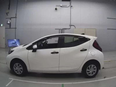 Toyota AQUA  с аукциона в Японии