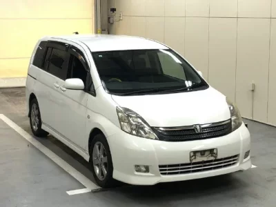 Toyota ISIS  с аукциона в Японии