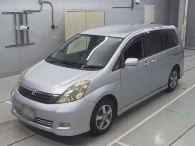 Toyota ISIS  с аукциона в Японии