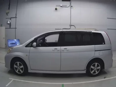 Toyota ISIS  с аукциона в Японии