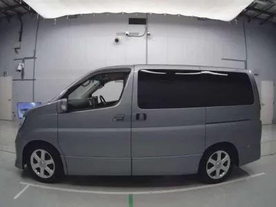 Nissan ELGRAND  с аукциона в Японии