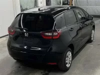 Honda FIT лот № 10037 оценка 4.5  с аукциона в Японии 4