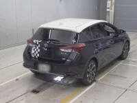 Toyota AURIS лот № 36227 оценка 3.5  с аукциона в Японии 1