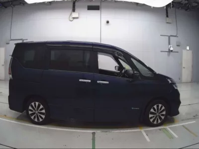 Nissan SERENA  с аукциона в Японии