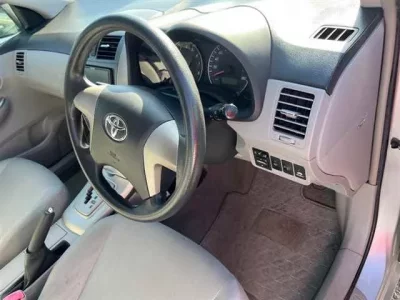 Toyota COROLLA AXIO  с аукциона в Японии