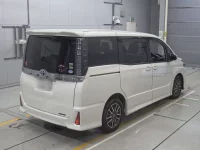 Toyota VOXY лот № 30031 оценка 4  с аукциона в Японии 1