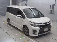 Toyota VOXY лот № 30031 оценка 4  с аукциона в Японии 4