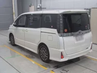 Toyota VOXY лот № 30031 оценка 4  с аукциона в Японии 5