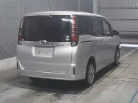 Toyota NOAH лот № 527 оценка 3.5  с аукциона в Японии 1