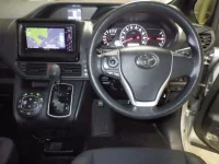 Toyota NOAH лот № 527 оценка 3.5  с аукциона в Японии 3