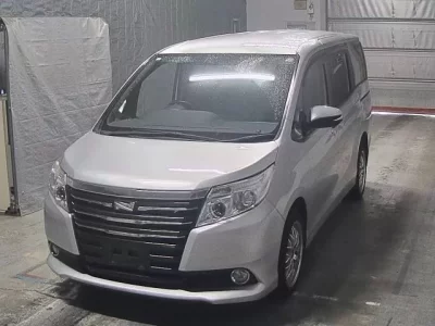 Toyota NOAH  с аукциона в Японии