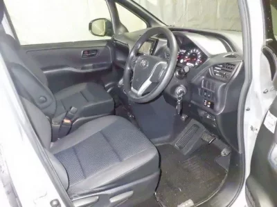 Toyota NOAH  с аукциона в Японии