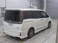 Toyota NOAH лот № 30035 оценка R  с аукциона в Японии 1