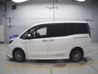 Toyota NOAH лот № 30035 оценка R  с аукциона в Японии 3