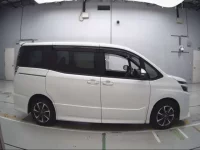 Toyota VOXY лот № 30036 оценка 3.5  с аукциона в Японии 2