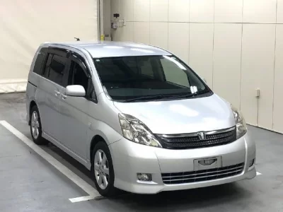 Toyota ISIS  с аукциона в Японии