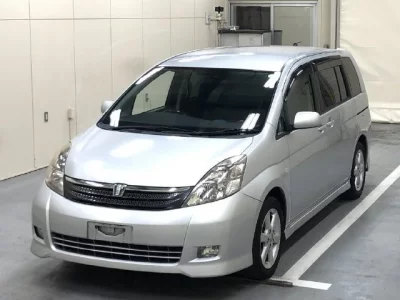 Toyota ISIS  с аукциона в Японии