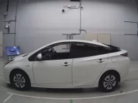 Toyota PRIUS лот № 30043 оценка 3.5  с аукциона в Японии 3