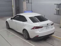 Lexus IS лот № 30045 оценка RA  с аукциона в Японии 5