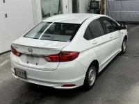 Honda GRACE лот № 60047 оценка 4  с аукциона в Японии 4