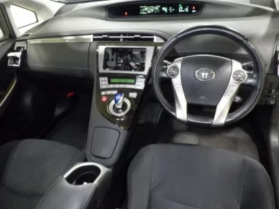 Toyota PRIUS PHV  с аукциона в Японии