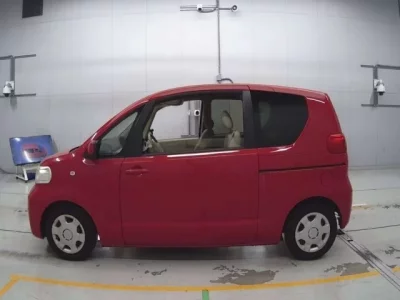 Toyota PORTE  с аукциона в Японии