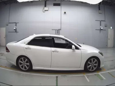 Toyota CROWN  с аукциона в Японии