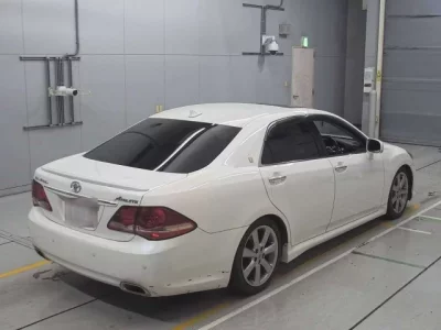 Toyota CROWN  с аукциона в Японии