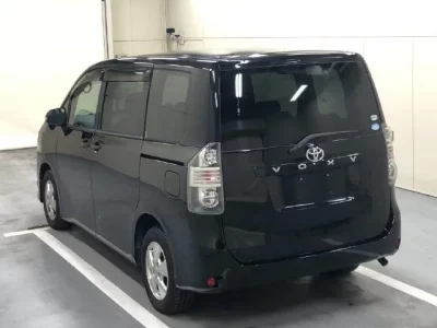 Toyota VOXY  с аукциона в Японии