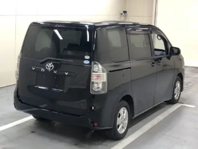 Toyota VOXY  с аукциона в Японии