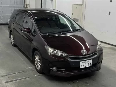 Toyota WISH  с аукциона в Японии