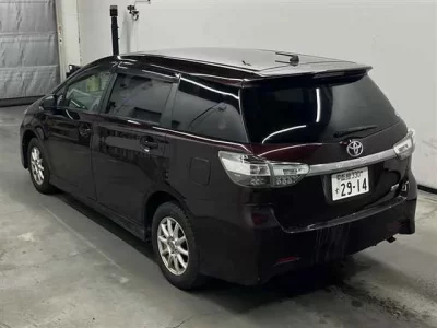 Toyota WISH  с аукциона в Японии
