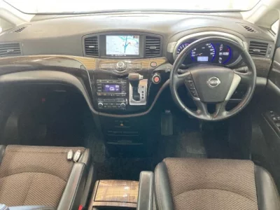 Nissan ELGRAND  с аукциона в Японии
