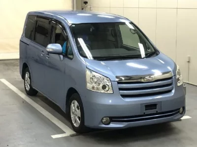 Toyota NOAH  с аукциона в Японии