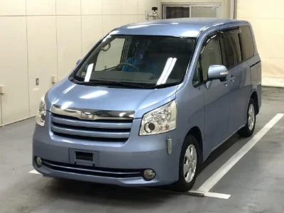 Toyota NOAH  с аукциона в Японии