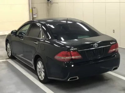Toyota CROWN  с аукциона в Японии