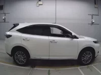 Toyota HARRIER лот № 30095 оценка 4  с аукциона в Японии 2