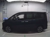 Toyota NOAH лот № 30099 оценка 4.5  с аукциона в Японии 3