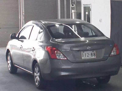 Nissan LATIO  с аукциона в Японии