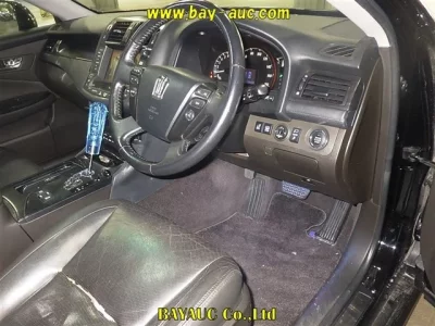 Toyota CROWN  с аукциона в Японии