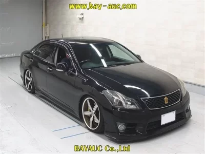 Toyota CROWN  с аукциона в Японии