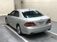 Toyota CROWN лот № 1088 оценка R  с аукциона в Японии 1